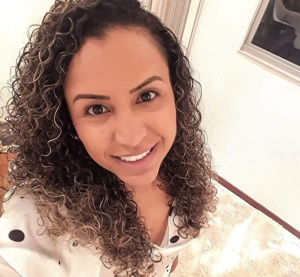 Deus de milagres - por Tatiana Belo